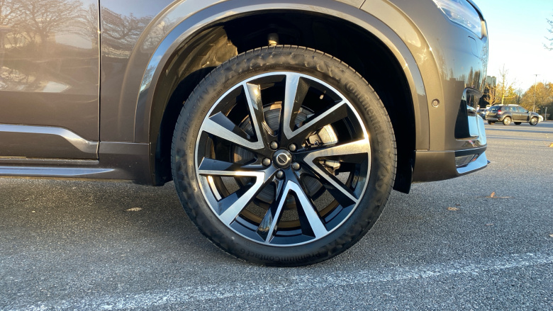 Volvo XC90 2.0 B5P Plus Edition Dark 5dr AWD Geartronic Petrol Estate